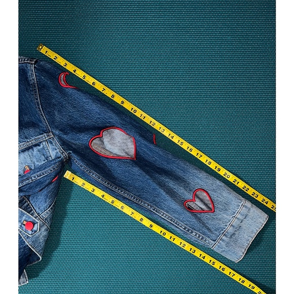 Alice + Olivia Jeff Heart Embroidered Cropped Denim Jacket - Picture 14 of 16